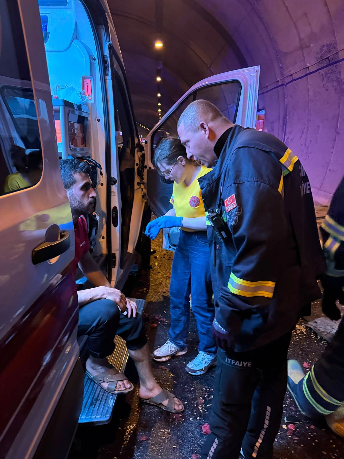 Orhangazi Tüneli'nde TIR kamyona arkadan çarptı: 2 yaralı