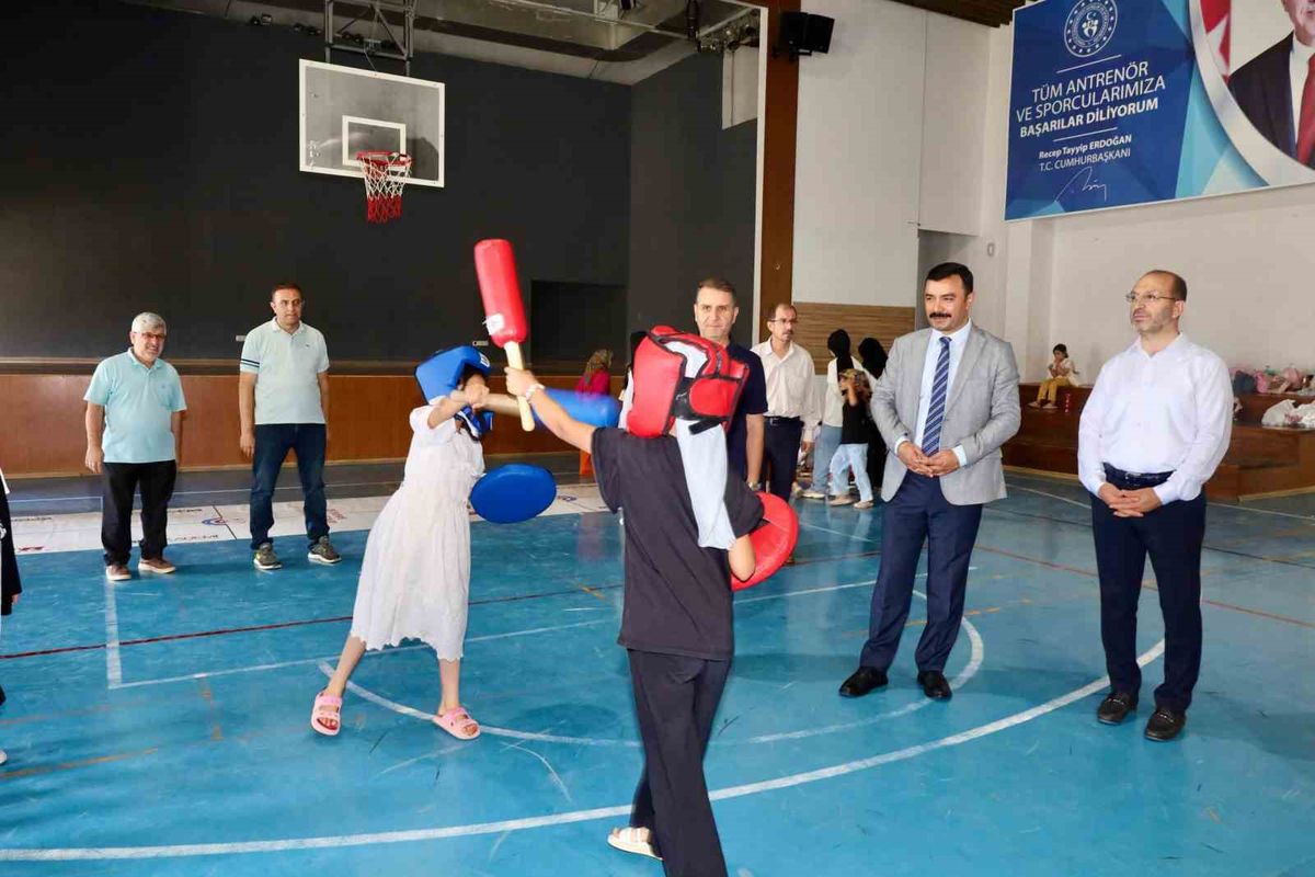 Kahta Kaymakamı Soysal, Yaz Kulübü Faaliyetlerini Ziyaret Etti