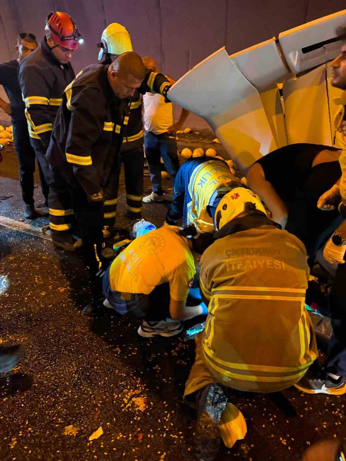 Orhangazi Tüneli'nde Feci Kaza: Tır Kamyona Çarptı, Sürücü Ağır Yaralandı