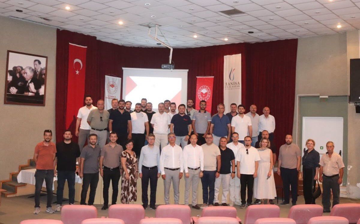 Manisa'da kanatlı işletmelerine biyogüvenlik eğitimi