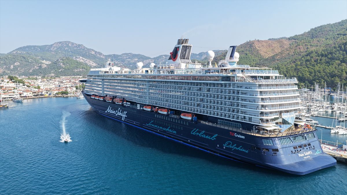 'Mein Schiff 5' kruvaziyeriyle Marmaris'e 2 bin 768 turist geldi