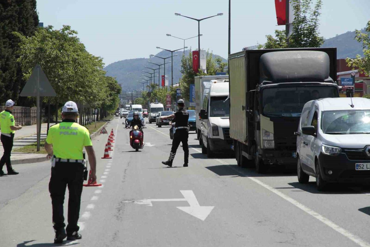 Ordu'da trafik denetimlerinde 3 bin 47 sürücüye işlem