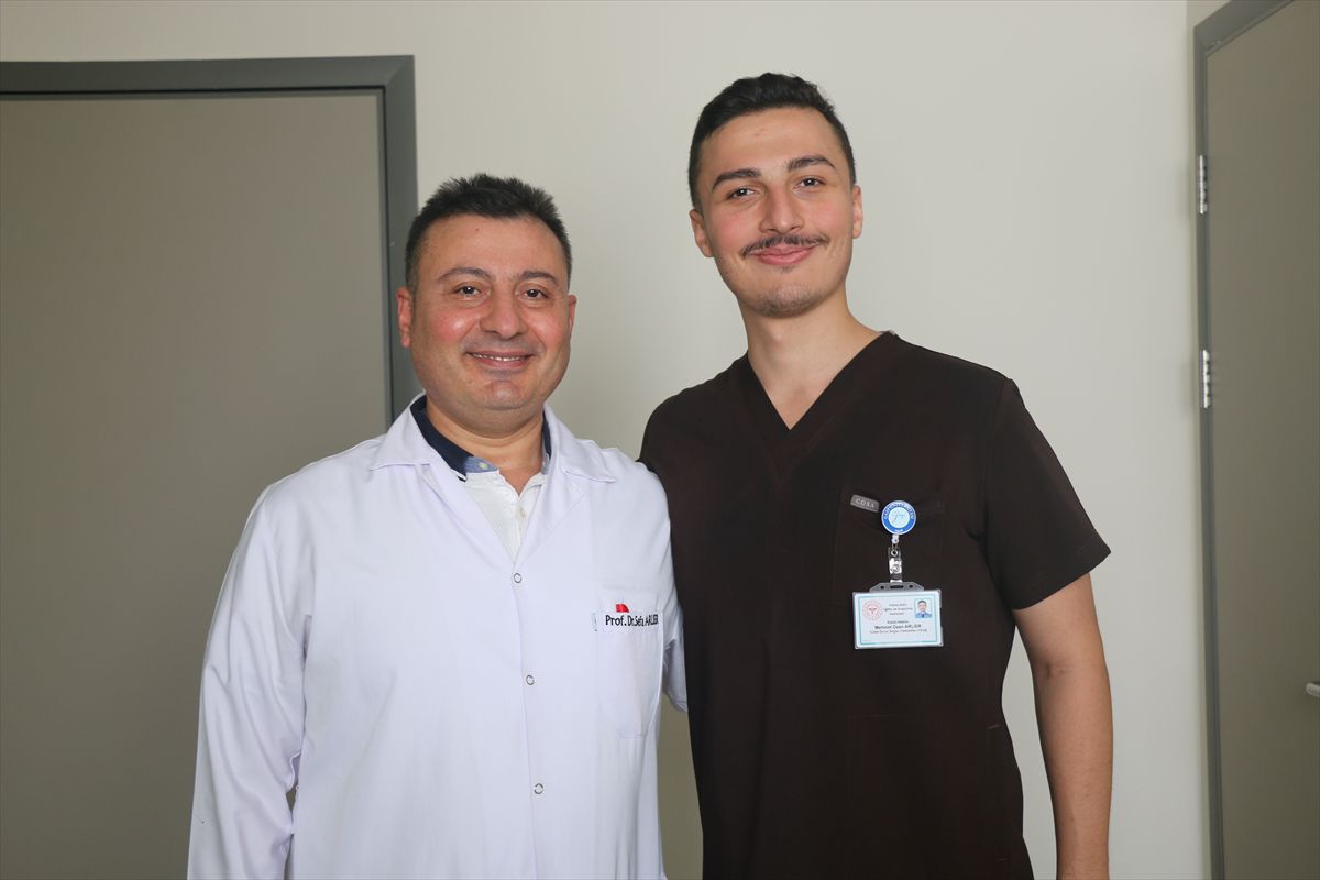 Baba-oğul aynı hastanede doktor