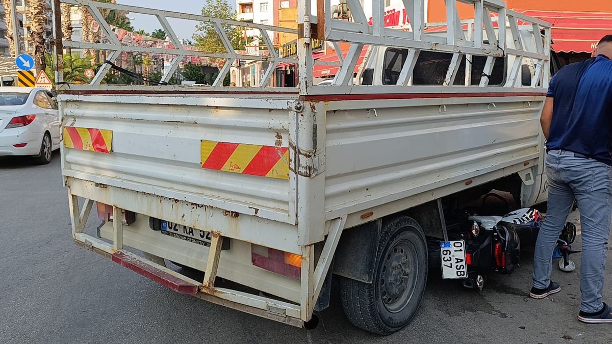 Kozan'da pikap ile motosiklet çarpıştı: 1 yaralı