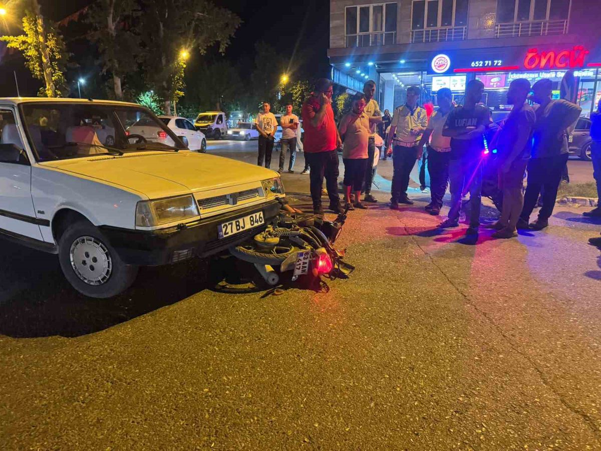 Şanlıurfa'da motosiklet-otomobil çarpıştı: 1 yaralı