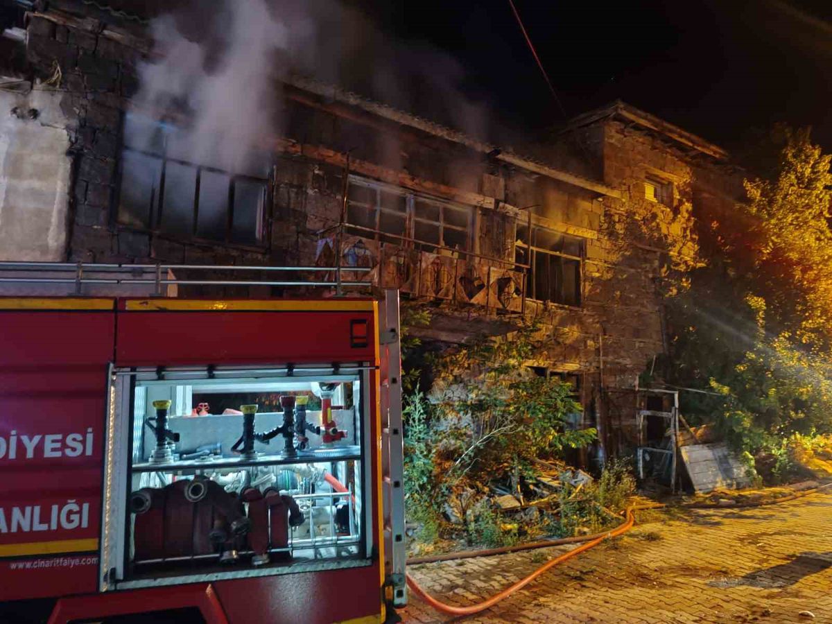 Seydişehir'de iki katlı evde yangın: Maddi hasar var