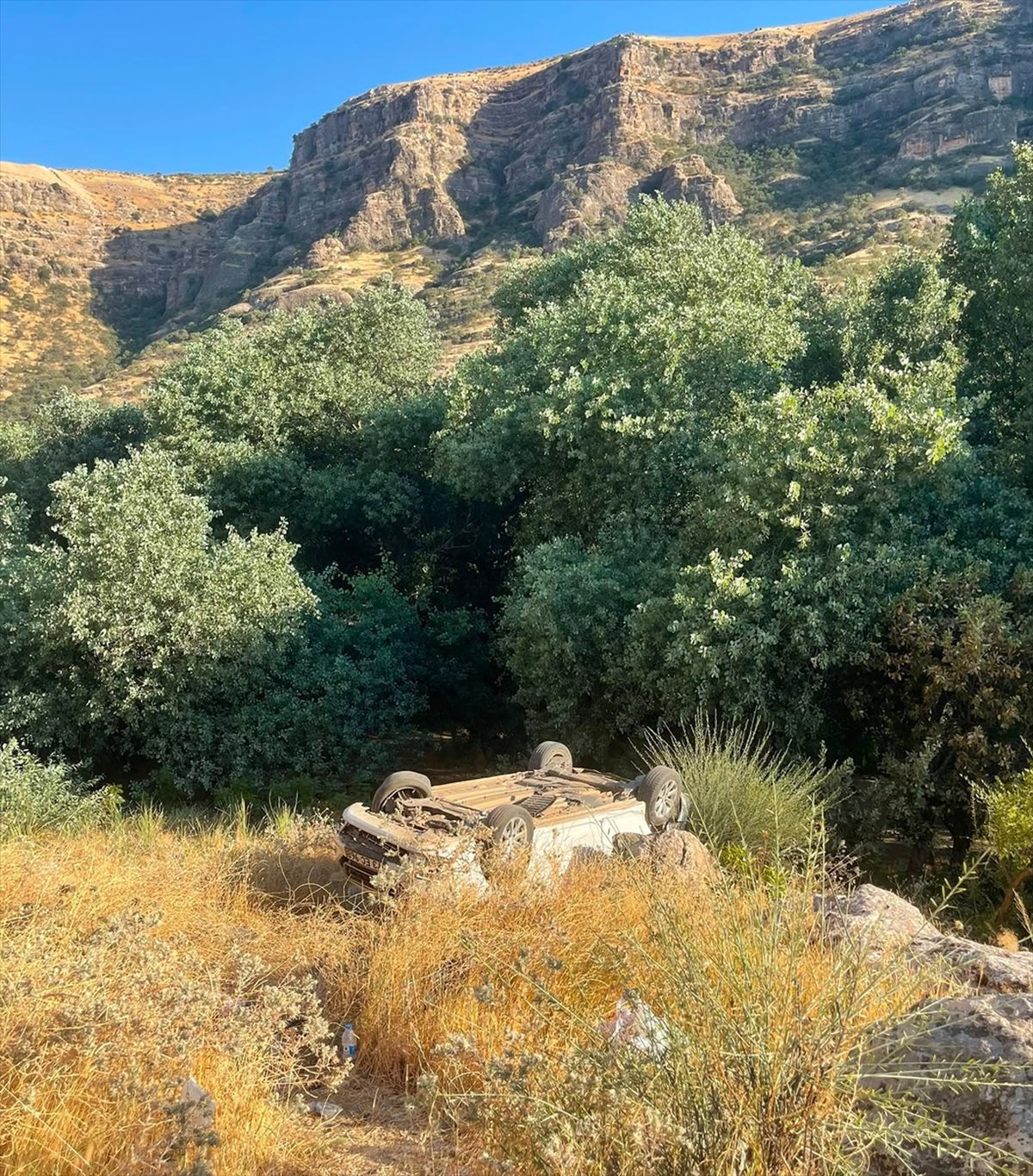 Şırnak'ta Hafif Ticari Araç Şarampole Devrildi: 2 Yaralı
