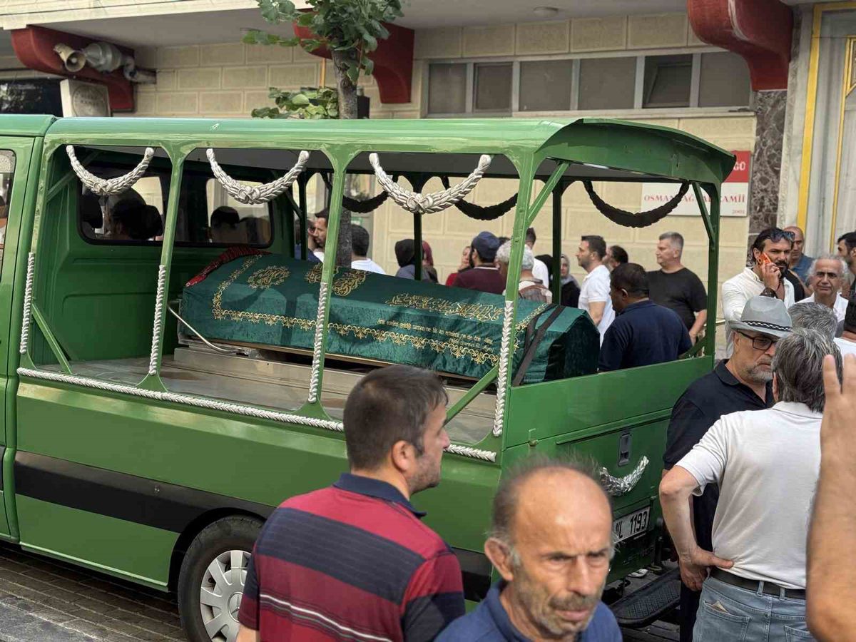 Eski Erkek Arkadaşının Silahlı Saldırısında Hayatını Kaybeden Genç Kadın Son Yolculuğuna Uğurlandı