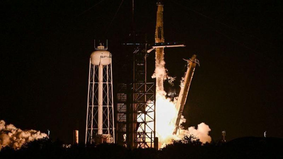 SpaceX Roket Parçası Ay'a Çarpacak