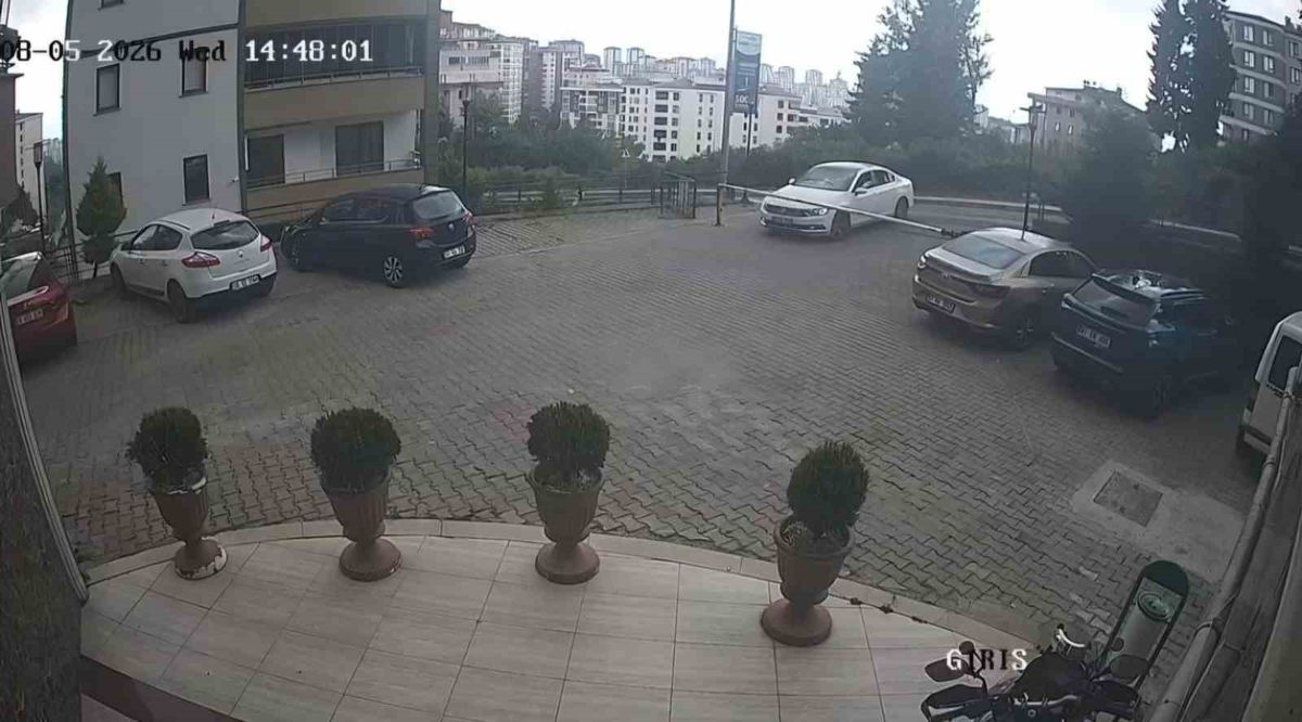 Trabzon'da Fren Yerine Gaza Basınca Araç Site Bahçesine Uçtu: 3 Yaralı