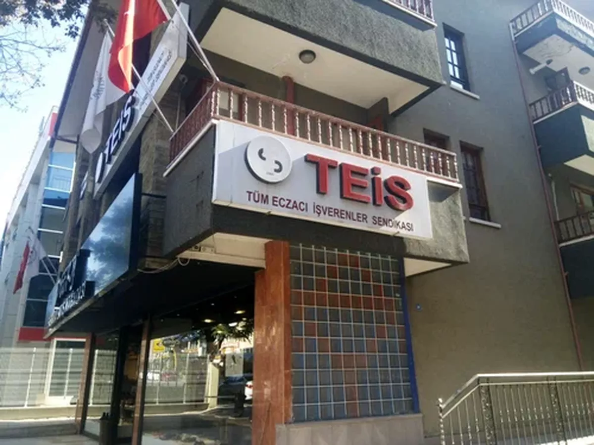 TEİS'ten TİTCK'ya üç temel talep: Takviye edici gıdalar eczanede satılsın, eczane kapatma yönetmeliği değişsin, 'İlacım Nerede?' durdurulsun
