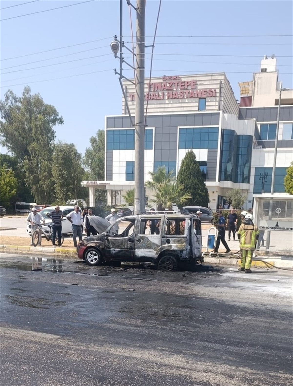 Torbalı'da hafif ticari araçta yangın