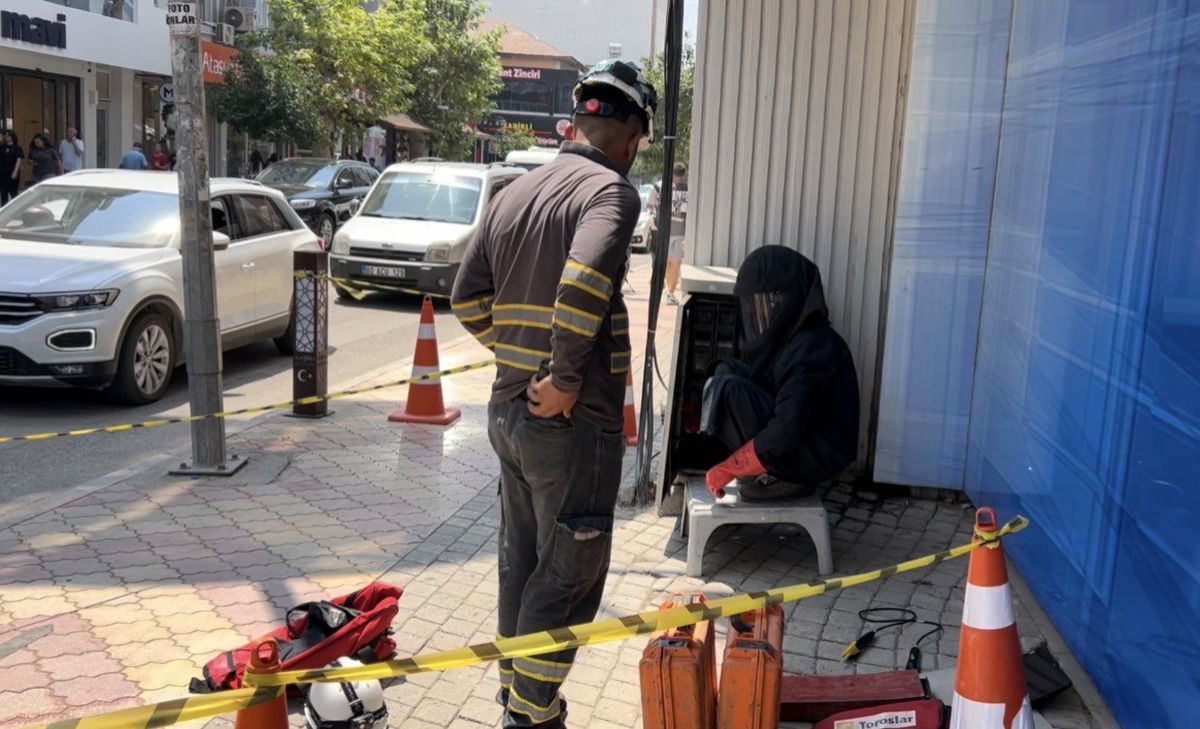 Trafo yangınında ATM'den para çekme ısrarı