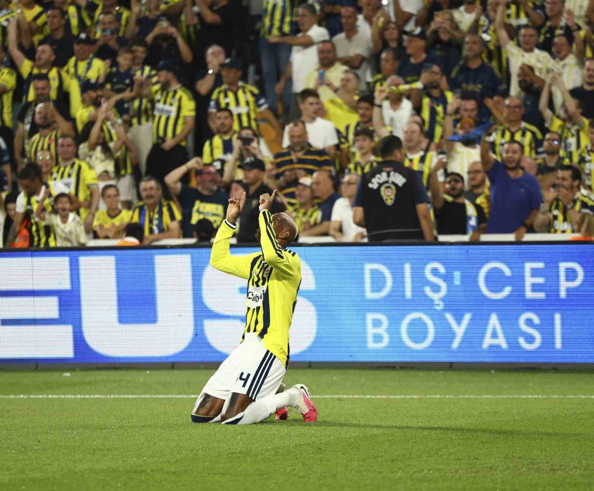 Fenerbahçe, Sturm Graz karşısında ilk yarıda 1-0 önde