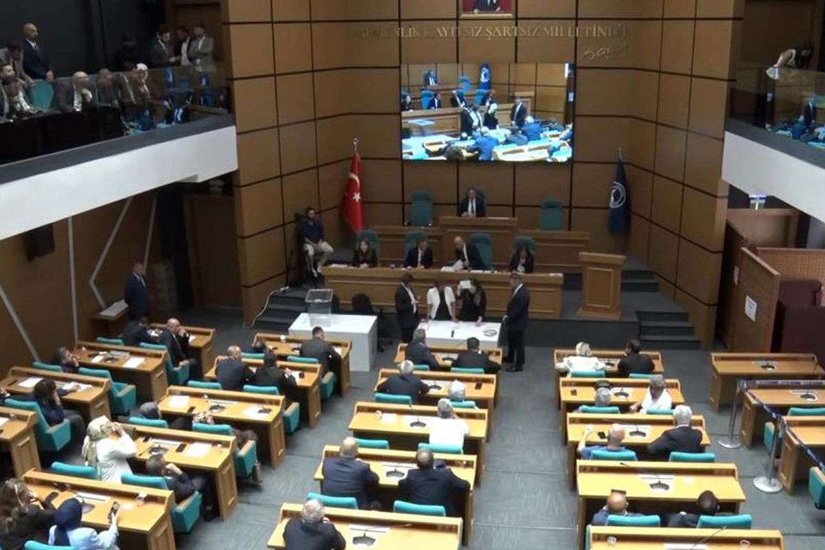 Üsküdar Belediyesi'ndeki olaylı seçimde yeni başkanvekili belli oldu