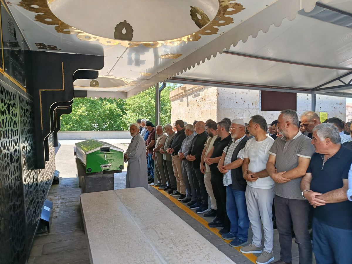 Yahyalı'da Motosiklet Kazası: 1 Kişi Hayatını Kaybetti, 2 Torun Yaralandı