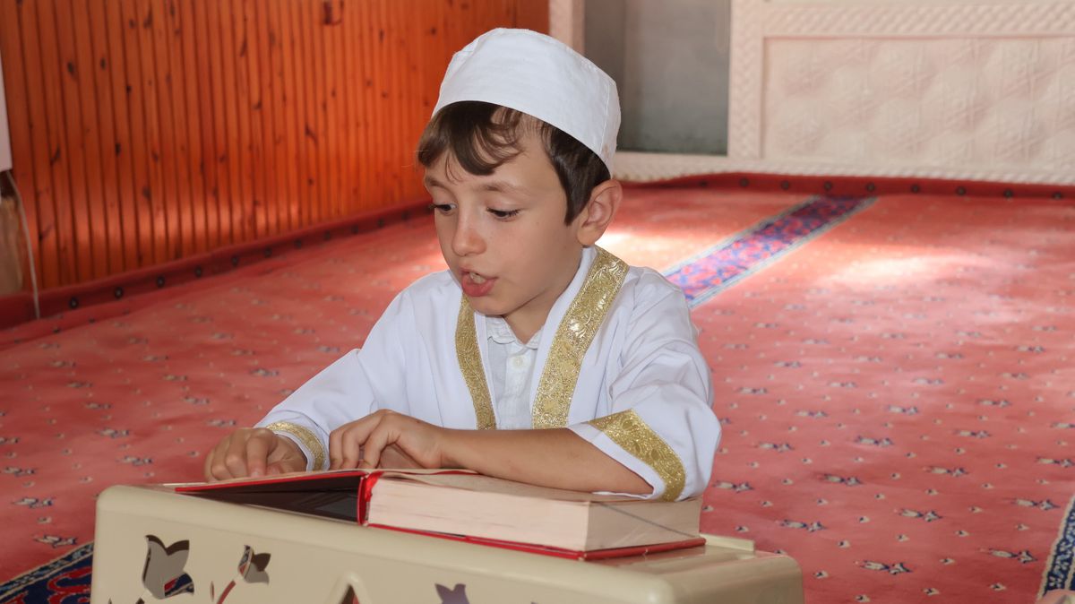 Otizmli Asilhan Kur'an okumayı öğrendi