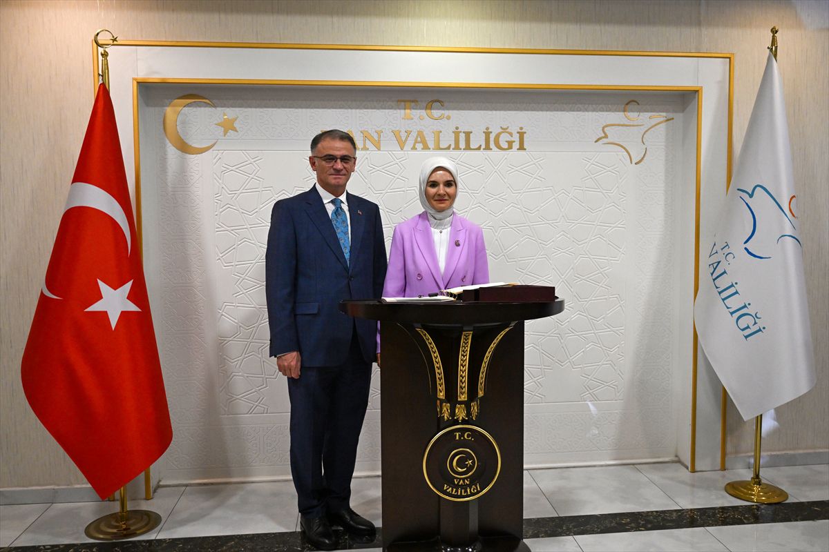 Bakan Göktaş Van'da temaslarda bulundu