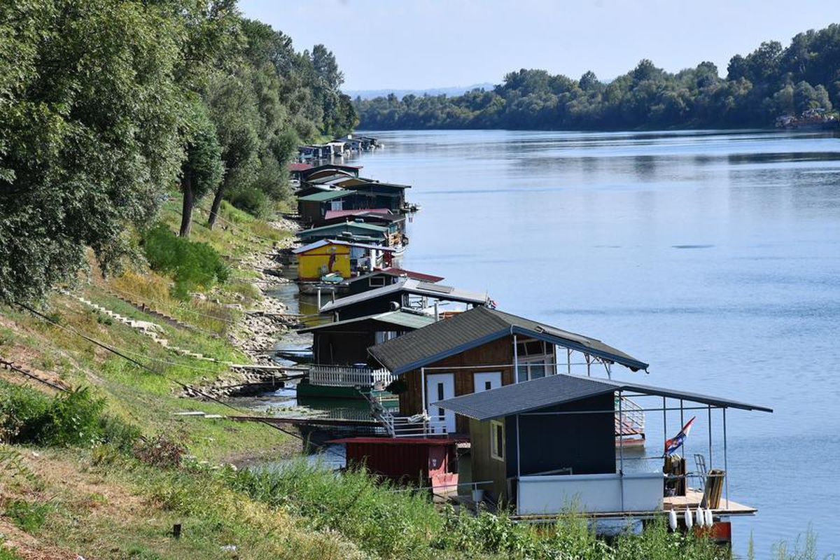 Sava Nehri Üzerinde Yüzen Evler: Hırvatistan'da Sıradışı Yaşam