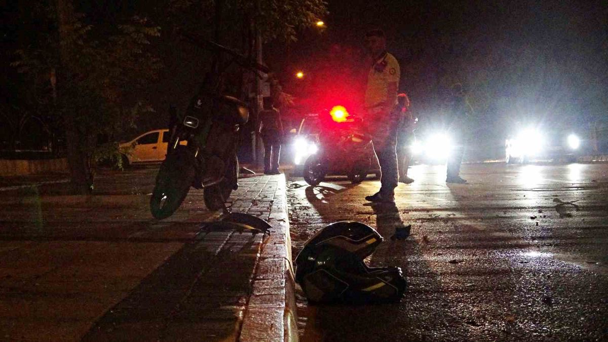 Antalya'da Motosiklet Yayaya Çarptı: Sürücü Öldü