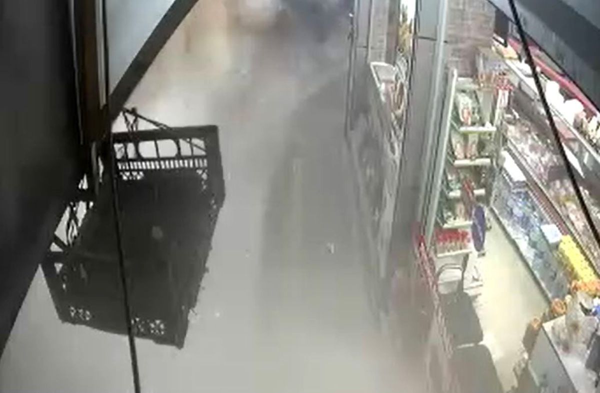 Bahçelievler'de bina çöküşü kamerada