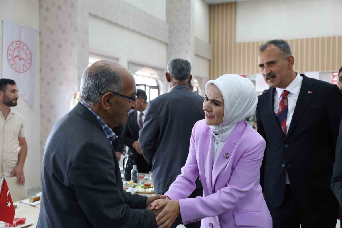 Bakan Göktaş Ağrı’da Şehit Yakınlarıyla Buluştu