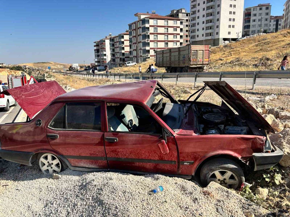 Adıyaman'da Otomobil Şarampole Girdi: 1 Yaralı