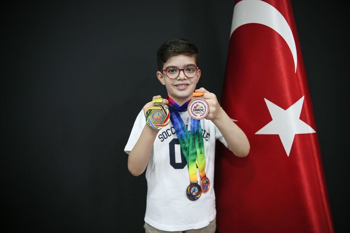 9 Yaşındaki Ömer Asaf'tan Singapur'da Çifte Bronz Madalya