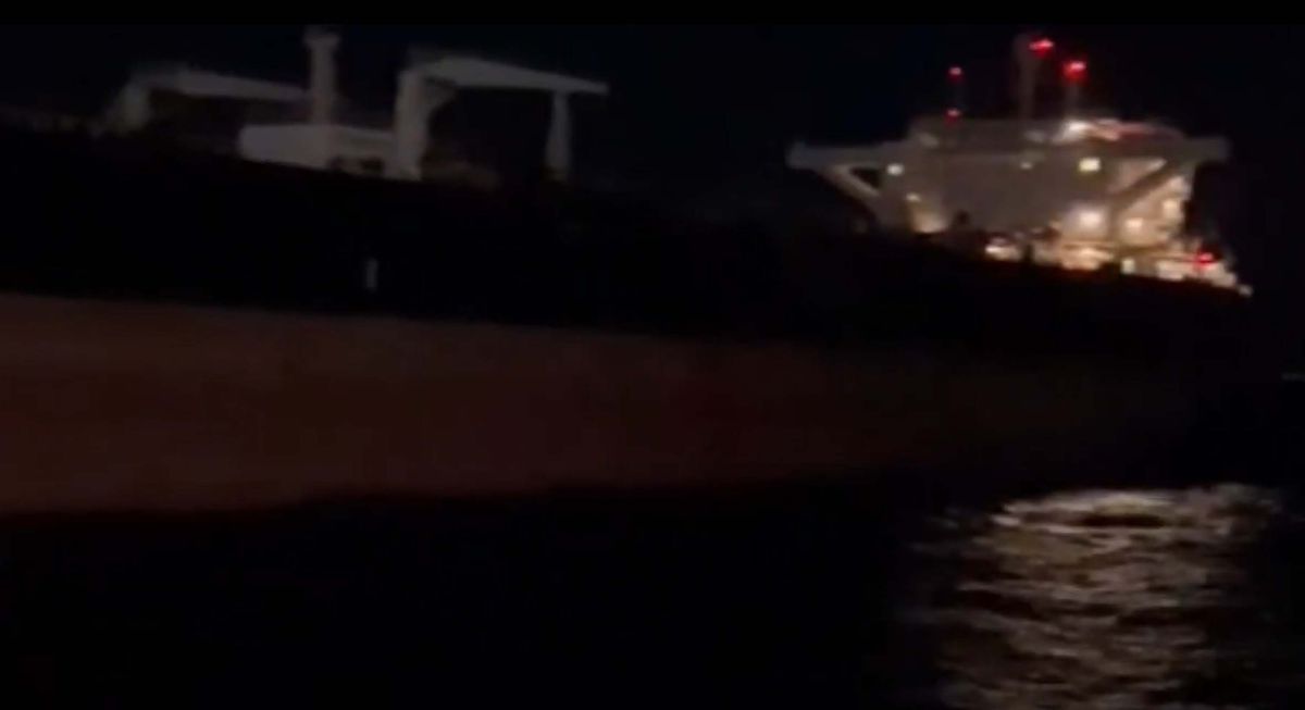 Çanakkale Boğazı'nda Makine Arızası Yapan Tanker Demirletildi