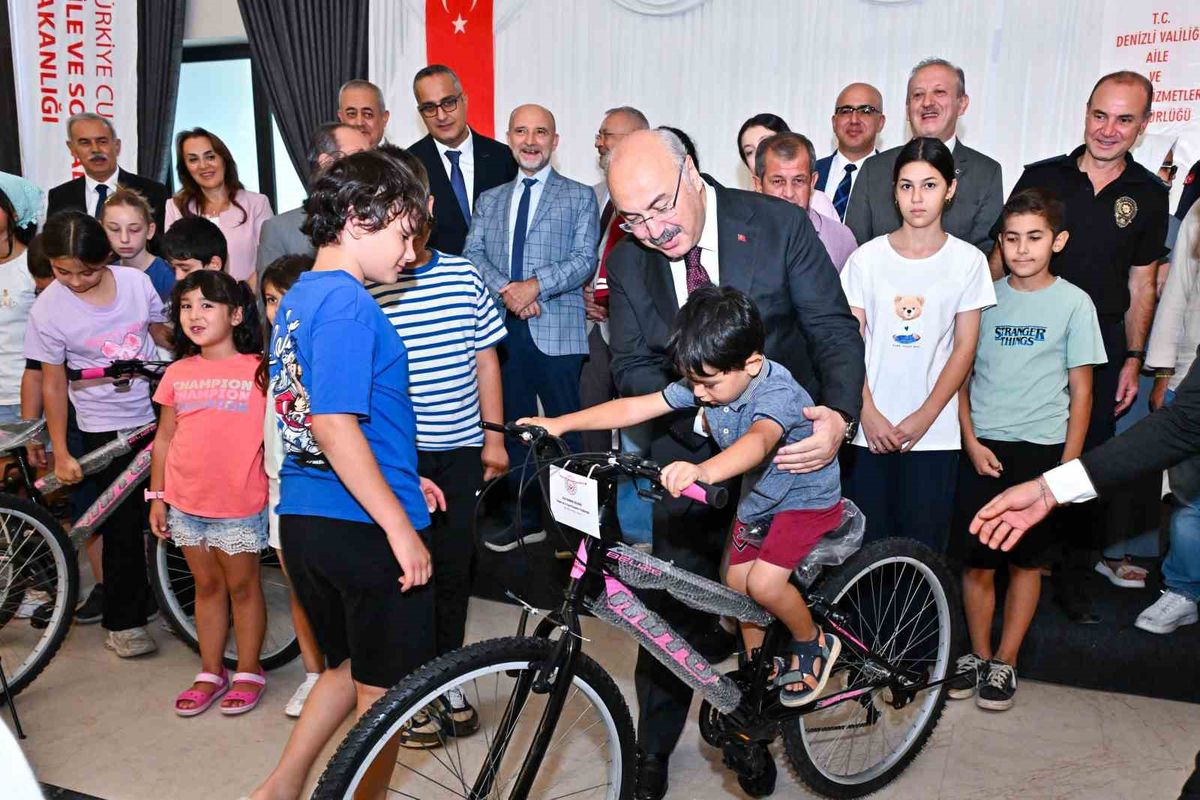 Vali Köşger'den Öksüz ve Yetim Çocuklara Bisiklet Hediyesi