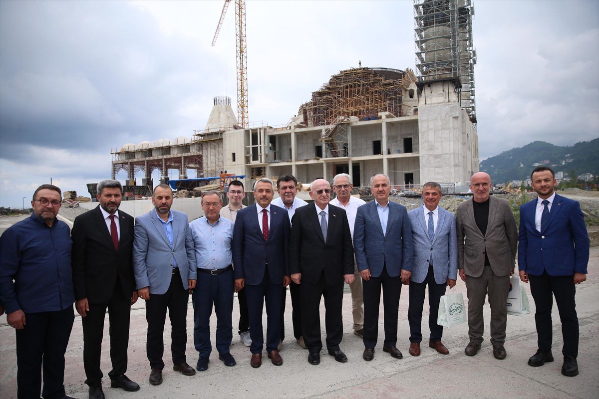 İsmail Kahraman, Recep Tayyip Erdoğan Camisi'nde İncelemelerde Bulundu