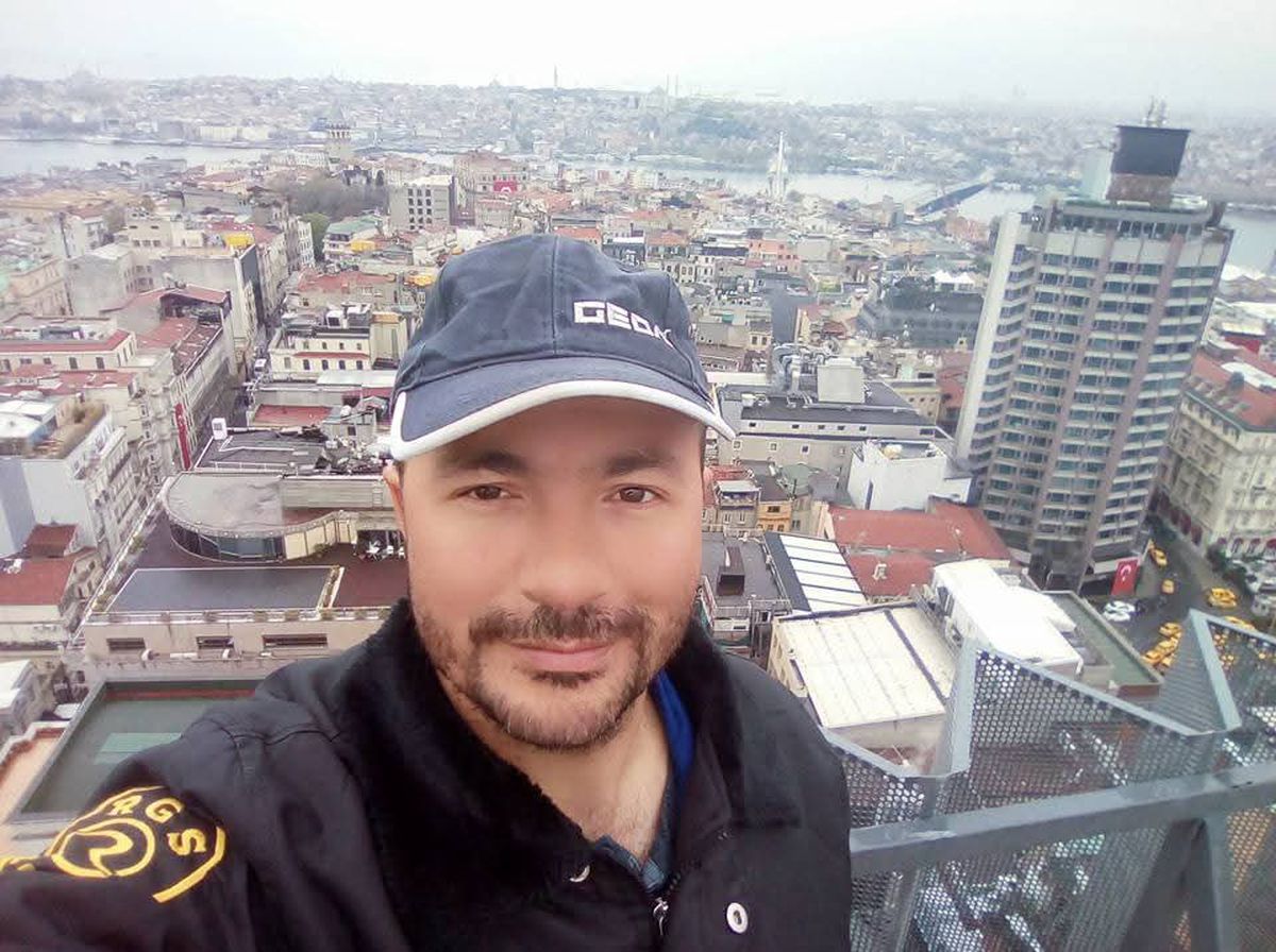 Cide'de traktör devrildi: 1 ağır yaralı