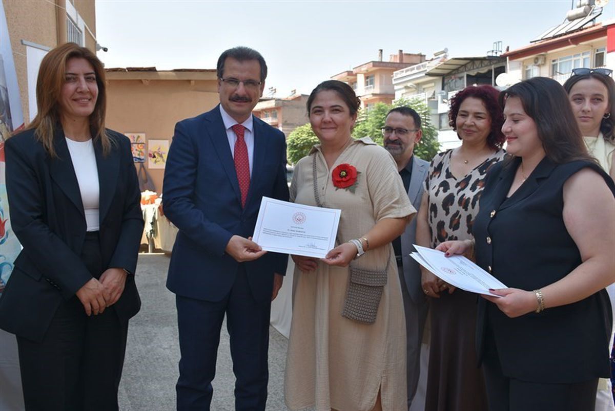 Salihli ADEM'de ilk sergi açıldı