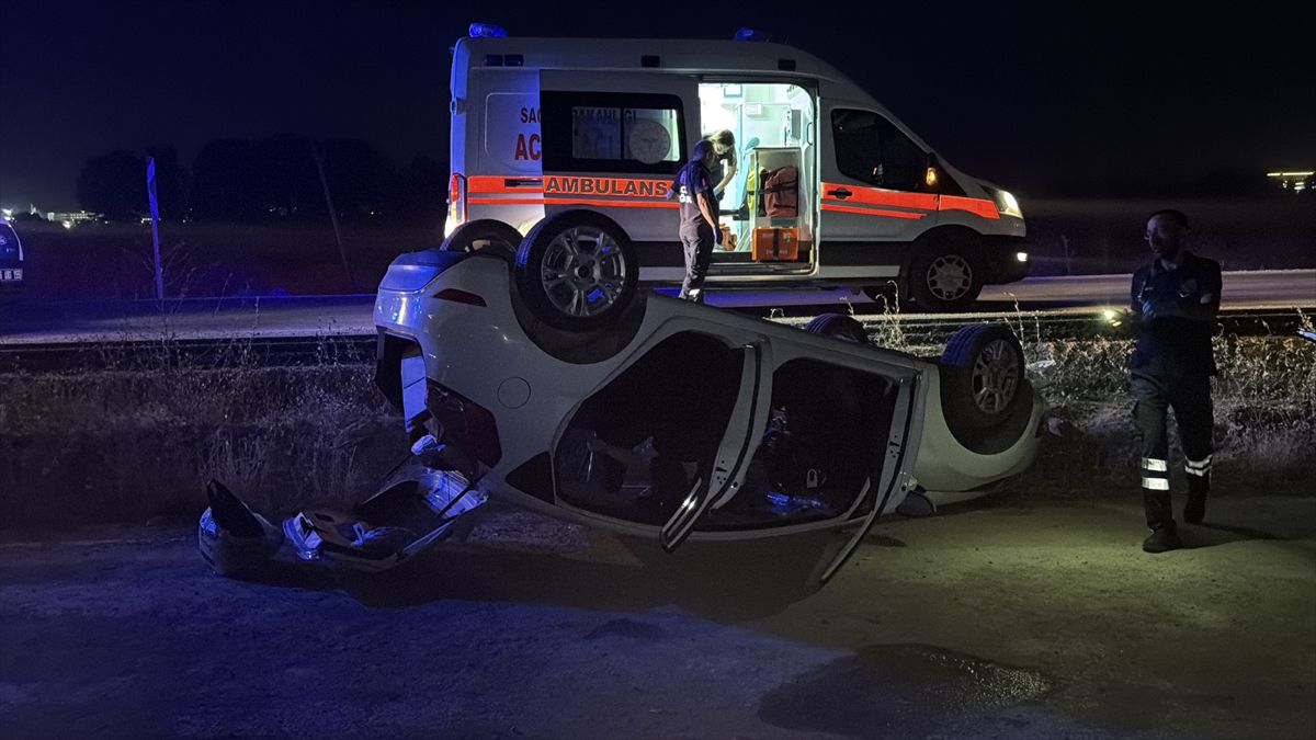 Eskişehir'de Otomobil Devrildi: 2 Yaralı
