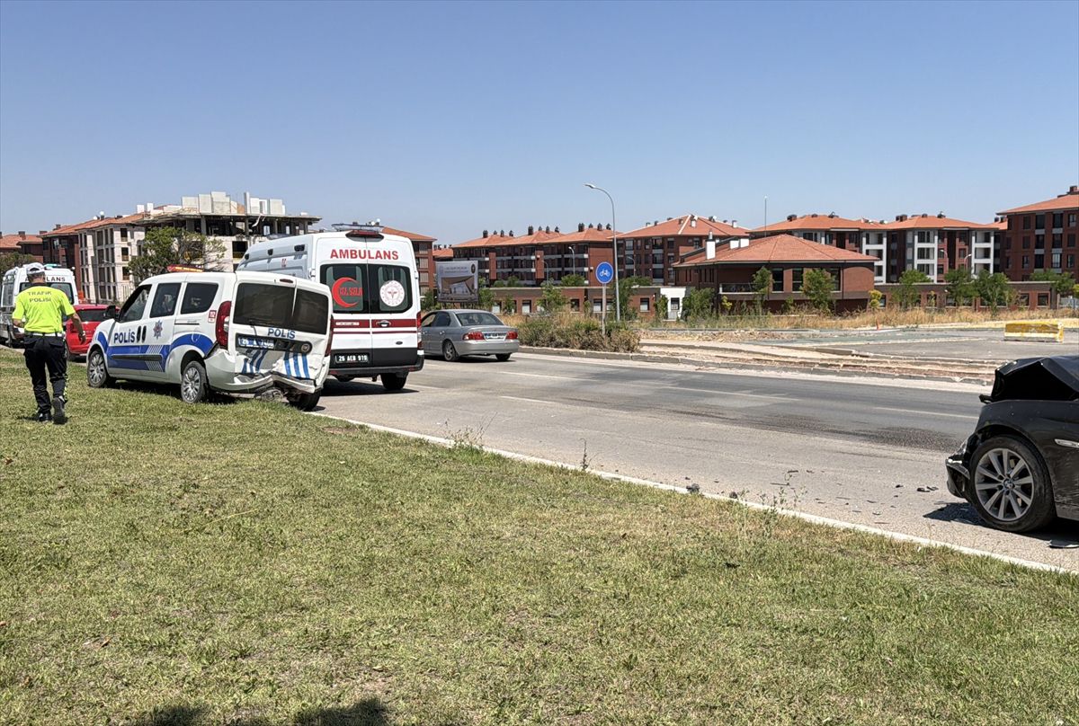 Eskişehir'de Polis Aracına Arkadan Çarpma: 6 Yaralı