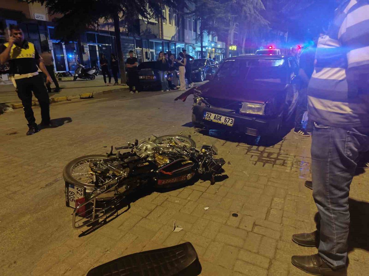 Yalvaç'ta feci kaza: 16 yaşındaki motosiklet sürücüsü ağır yaralandı