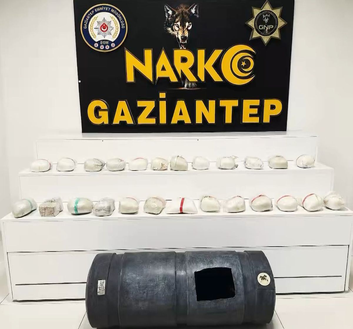 Gaziantep'te Tırlara Zulalanmış Uyuşturucu Operasyonu: 24 Kilo 750 Gram Metamfetamin ve Eroin Ele Geçirildi