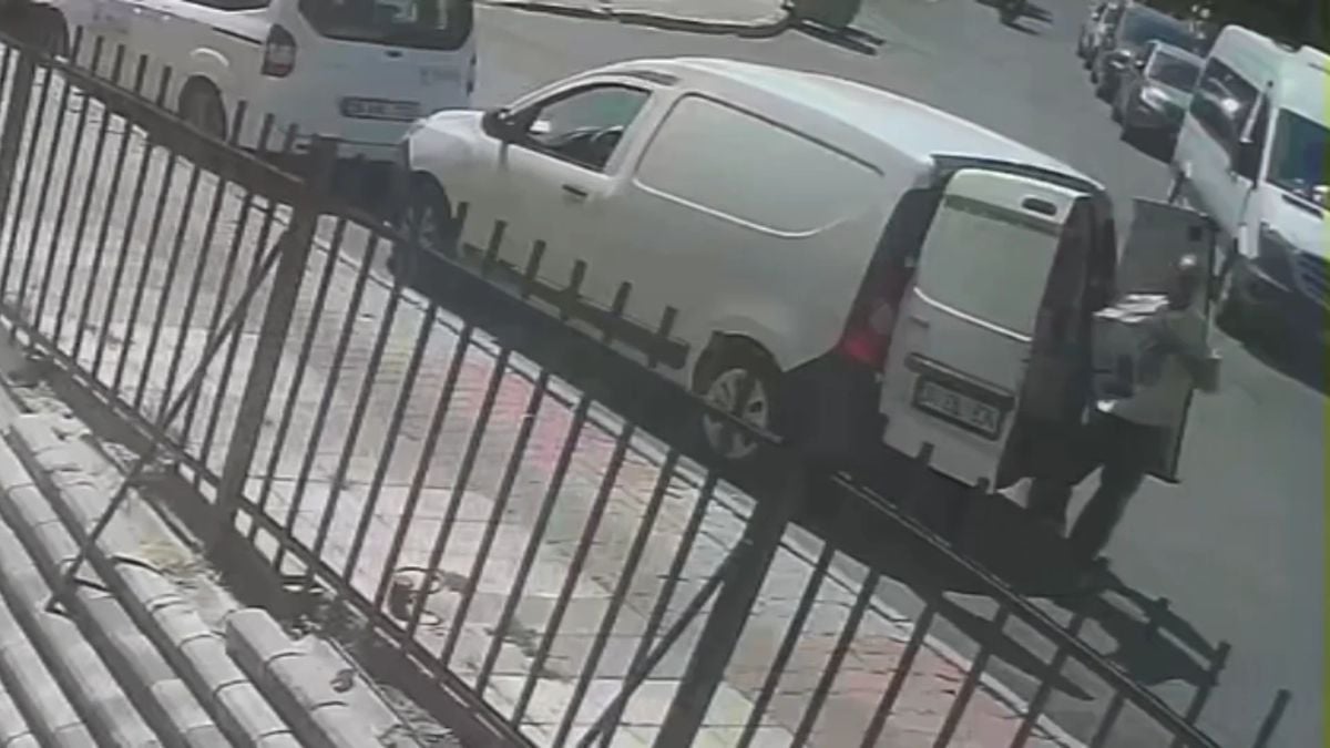 Kargo Aracından Tost Makinesi Çalan Şüpheli Kamerada