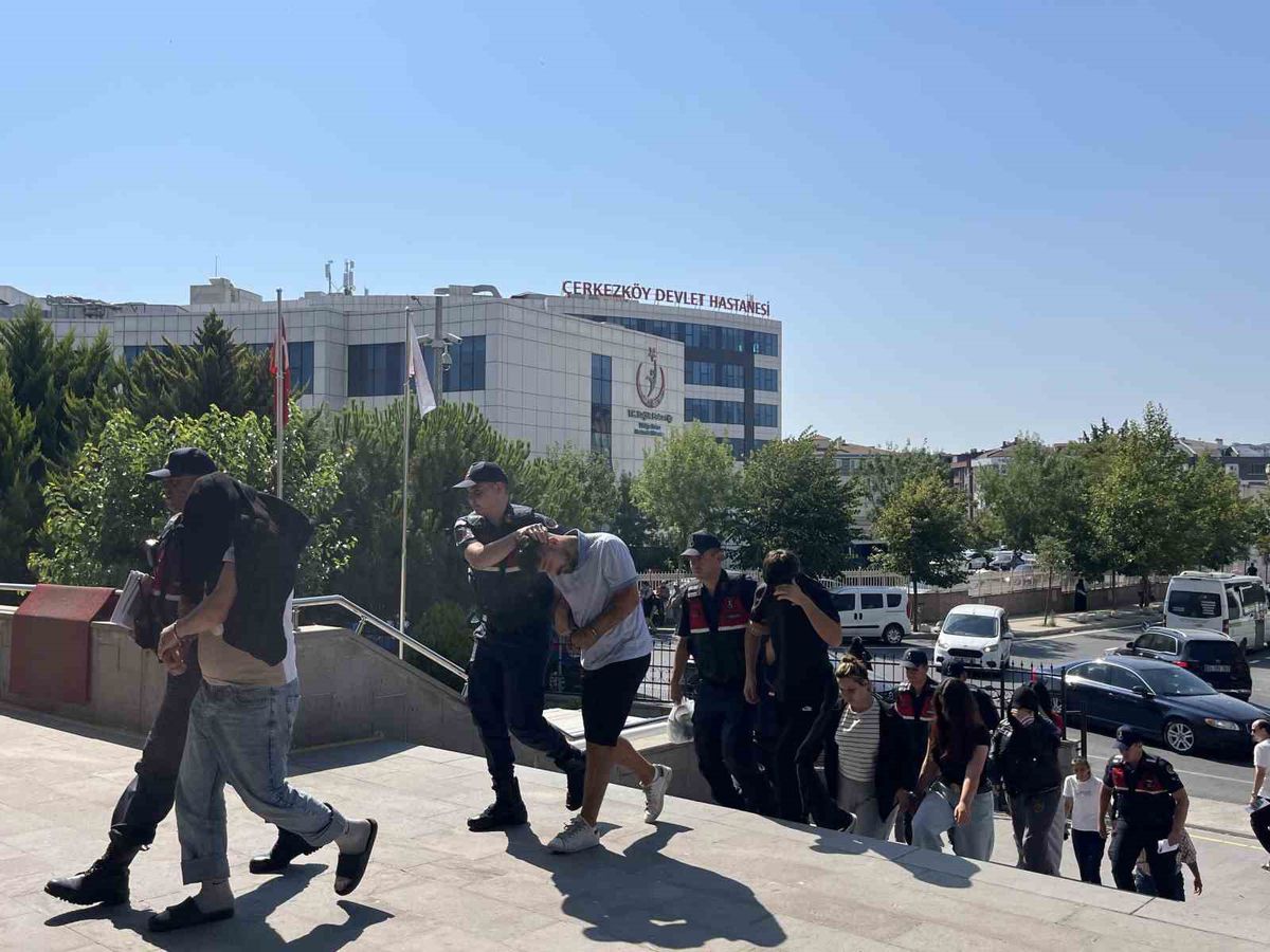Şantaj ve Kadın Kıyafeti Giydirme Skandalında 6 Tutuklama