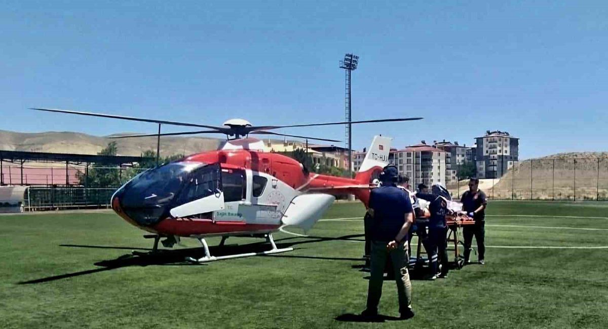 Darende'de kalp krizi geçiren hasta hava ambulansıyla Malatya'ya sevk edildi