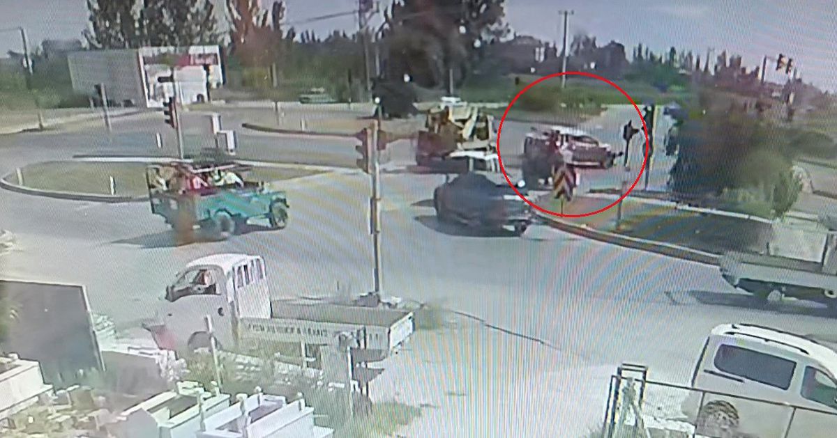 Manavgat'ta Kırmızı Işık İhlali Kazası: Can Kaybı Yok