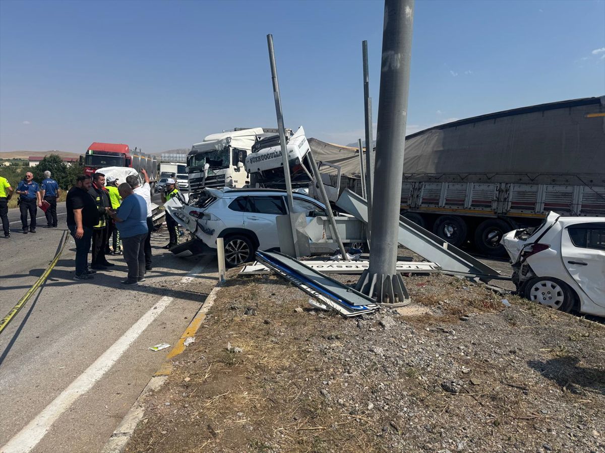 Konya'da Tır Kazası: 1 Ölü, 9 Yaralı