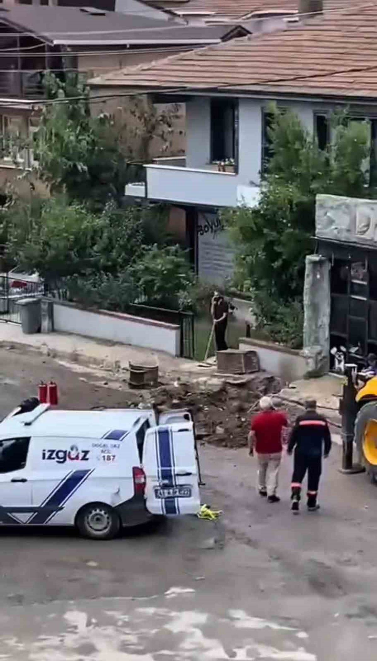 Körfez'de doğal gaz hattı delindi: Mahalleli korku yaşadı
