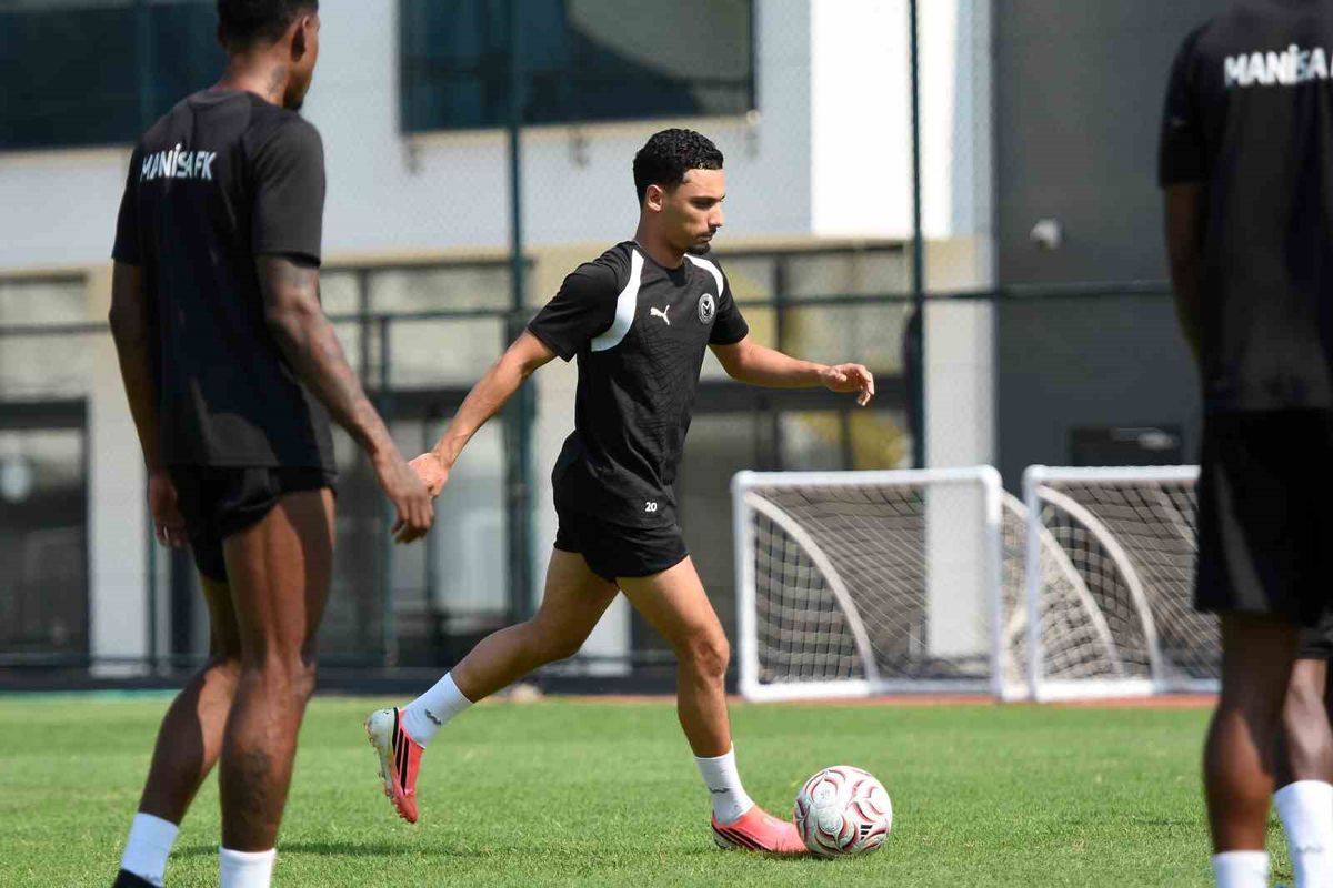 Manisa FK, Boluspor Maçı İçin Bolu'ya Gitti