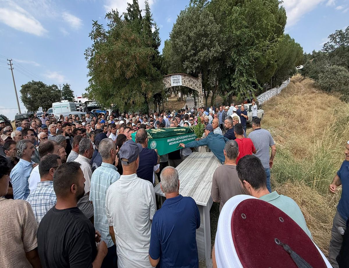 Minik Fikri gözyaşları ve dualarla son yolculuğuna uğurlandı