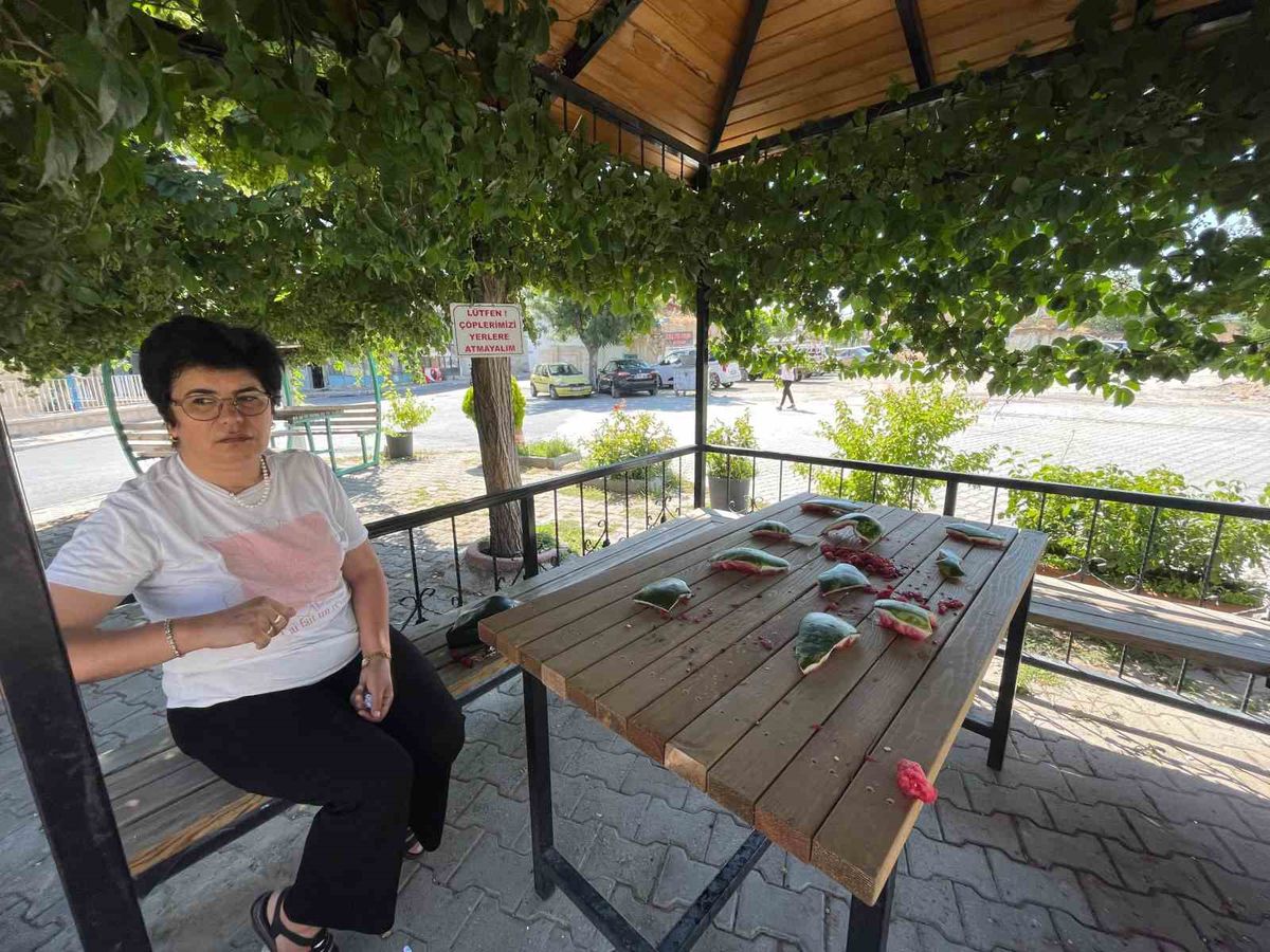 Karaman'da Gençlerin Karpuz Şakası Muhtarı Kızdırdı
