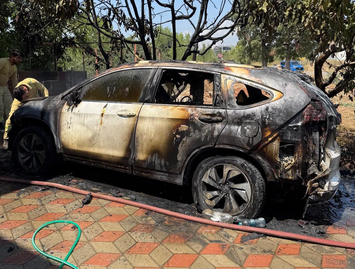 Mersin'de Park Halindeki Otomobil Alev Alev Yandı