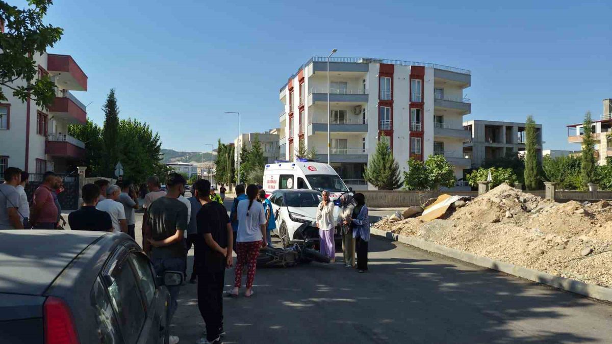 Adıyaman'da Motosiklet-Otomobil Çarpışması: 2 Yaralı
