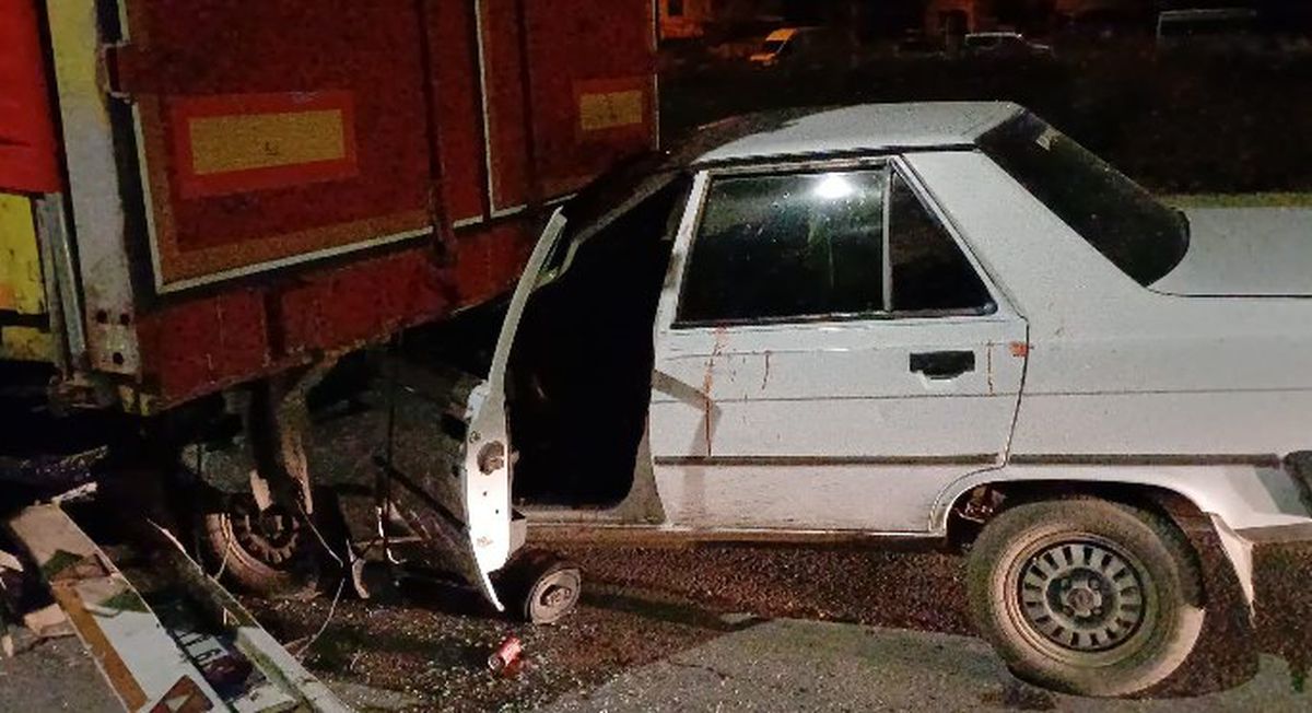 Çorum'da Alkollü Sürücü Park Halindeki TIR'a Çarptı