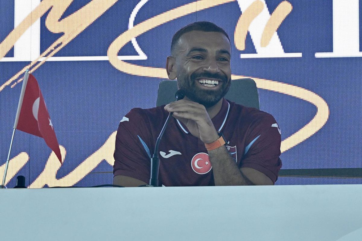 Salah yaklaşık 30 bin taraftarın önünde imzayı attı! İşte taraftarlara mesajı